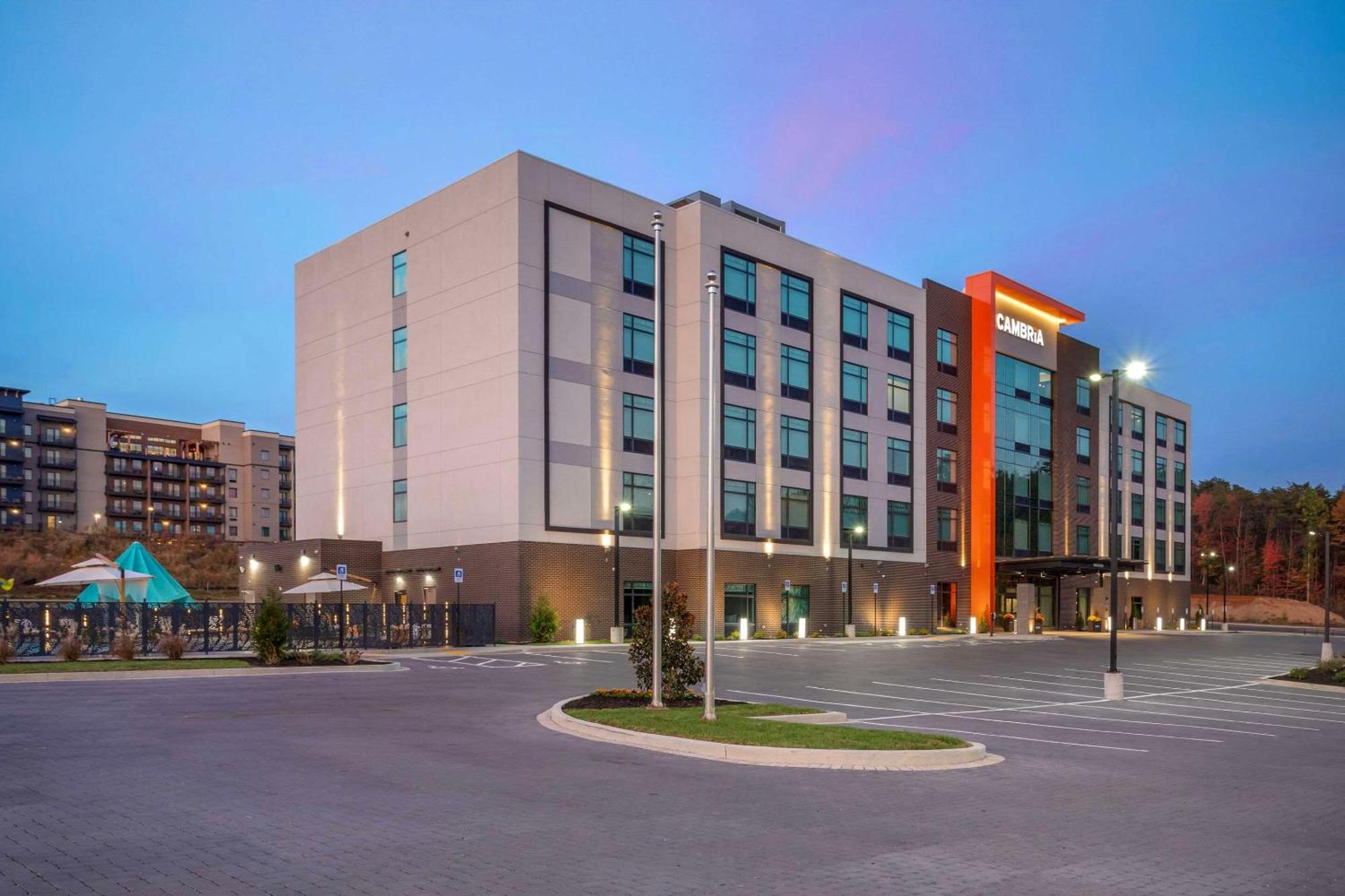 Cambria Hotel Pigeon Forge Exterior photo